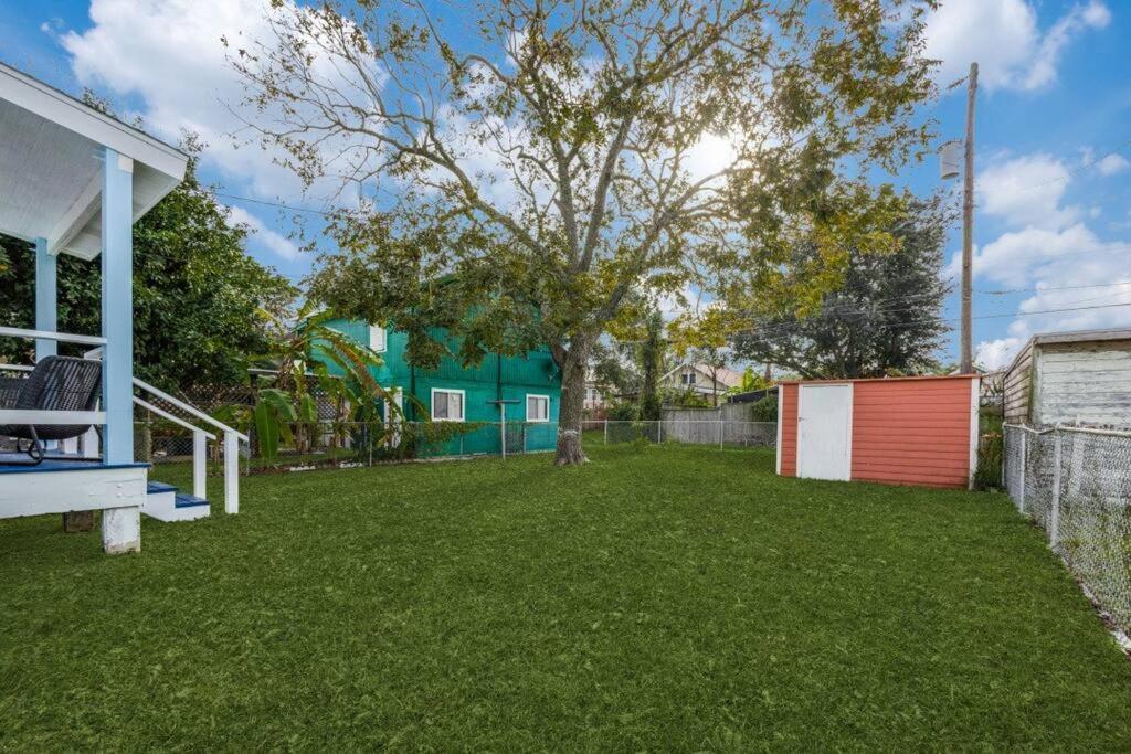 Cozy Sea Breeze Bungalow - 2 Mins To The Beach Galveston Buitenkant foto